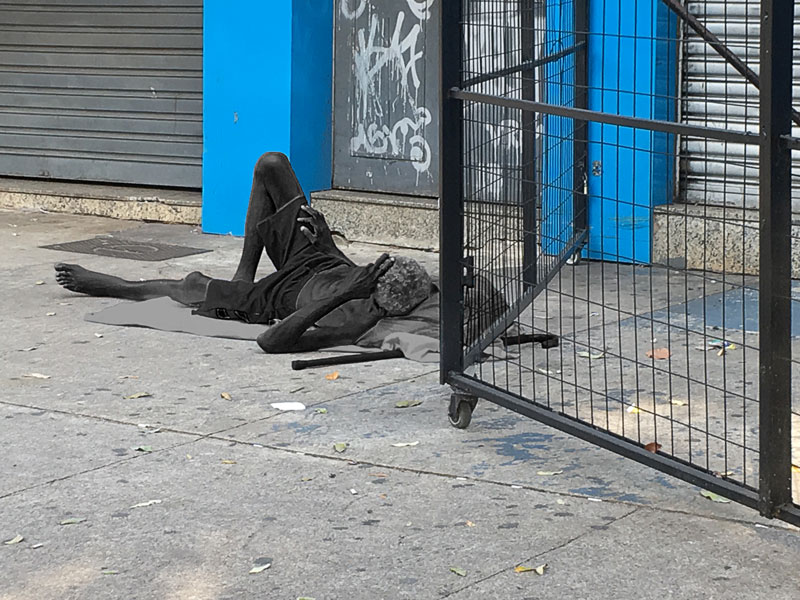 Sombras: DOMINGO À TARDE
